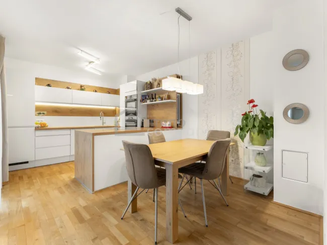 Reihenhaus in moderner Wohnanlage nahe U6 – Garten, Stellplatz & viel Komfort - Bild