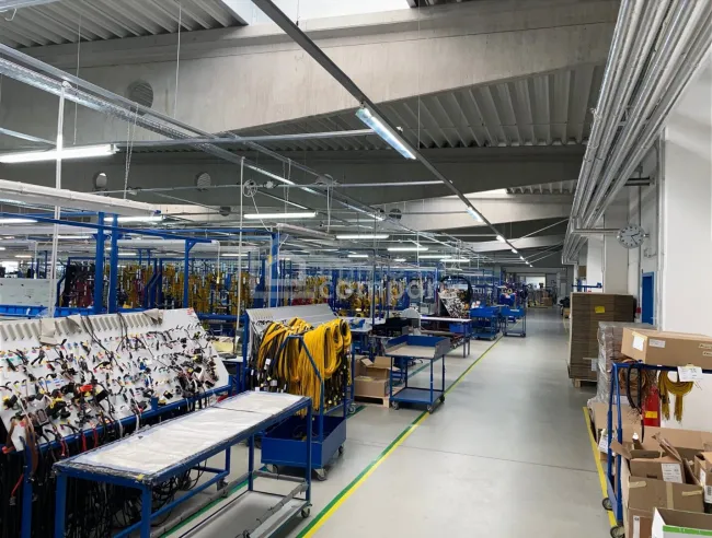 Miete oder Kaufen, Produktionshallen, Lager, Bürogebäuden, in Hlohovec/Slowakei, Flächen 11.000m² . - Bild