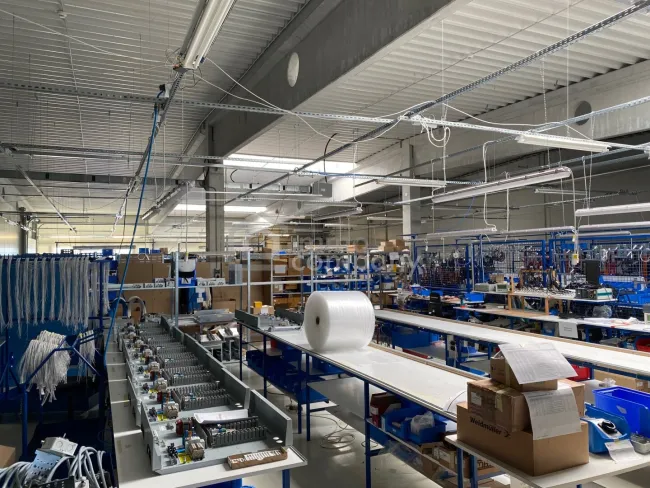 Miete oder Kaufen, Produktionshallen, Lager, Bürogebäuden, in Hlohovec/Slowakei, Flächen 11.000m² . - Bild