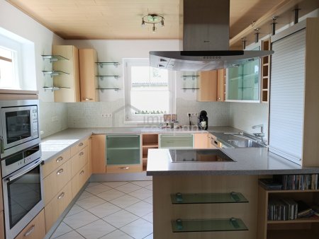 Modernisiertes Einfamilienhaus zum Fertigstellen: Ihr Traumhaus mit riesigem Garten in wunderschöner Lage!