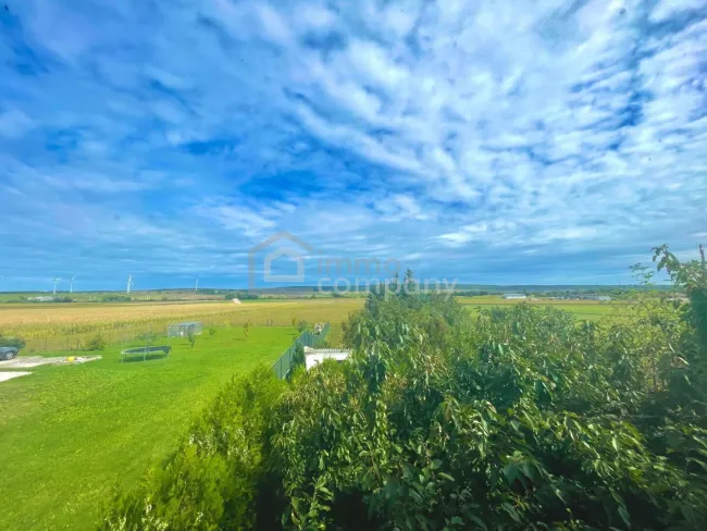 Charaktervoll wohnen in einer Atmosphäre voller Ruhe und Weite - Titelbild
