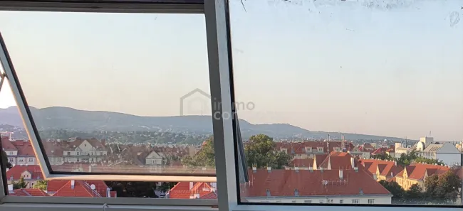Helle Altbauwohnung mit Balkon, Lift und traumhaftem Fernblick – nur €240.000 - Titelbild
