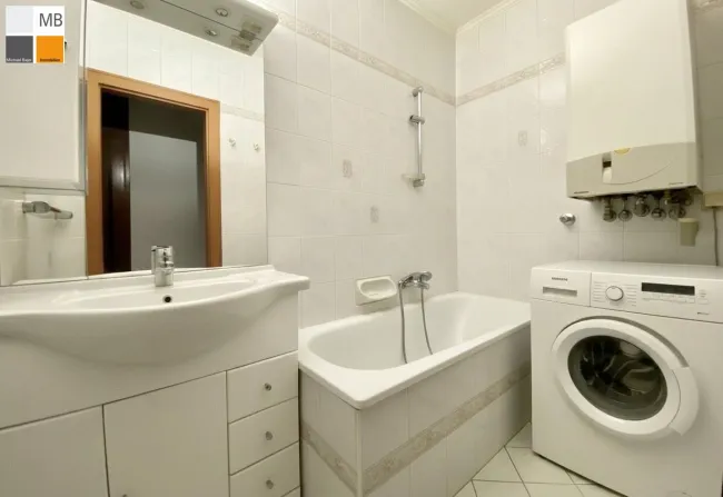Badezimmer mit Waschmaschinenanschluß