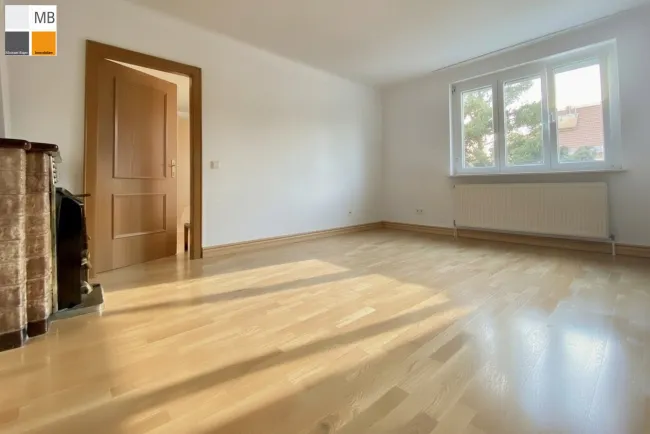 Wohnzimmer ausgeräumt - KI generiert