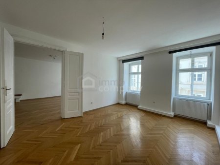 Traumhafte 4-Zimmer-Wohnung im Zentrum von Wiener Neustadt!