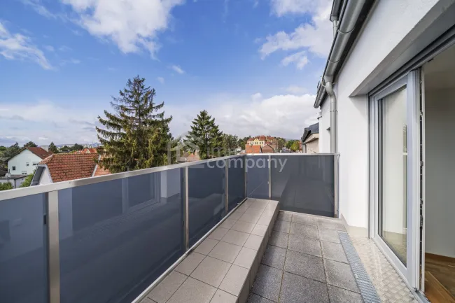 Wunderschöne 3-Zimmer-Wohnung mit herrlicher Aussicht und Balkon + Stellplatz! 12. Bezirk. - Titelbild