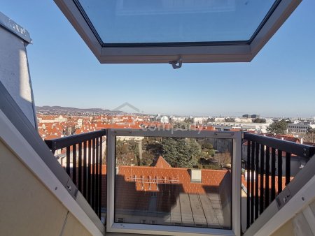 Moderne Dachgeschosswohnung mit Fußbodenheizung und Deckenkühlung – Wohnkomfort zu jeder Jahreszeit