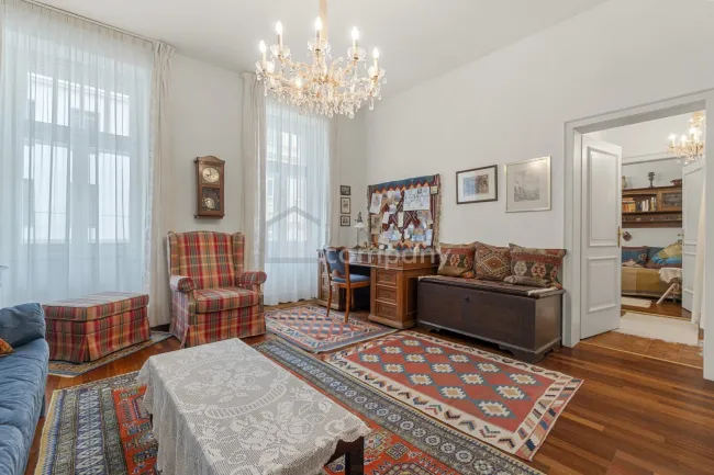 Elegante Altbauwohnung, mit Charakter - Bild