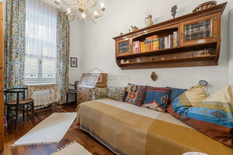 Elegante Altbauwohnung, mit Charakter - Bild