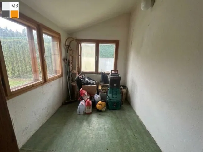 Büro mit KI geräumt