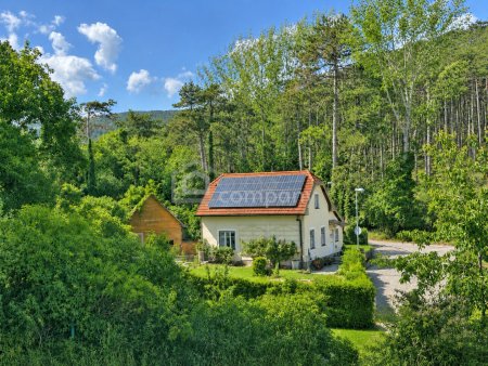 Gemütliches kleines Landhaus für Singles oder Paare – ein Paradies im Grünen – Landhaus mit PV-Anlage nahe Wien