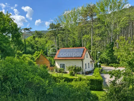Gemütliches kleines Landhaus für Singles oder Paare – ein Paradies im Grünen – Landhaus mit PV-Anlage nahe Wien
