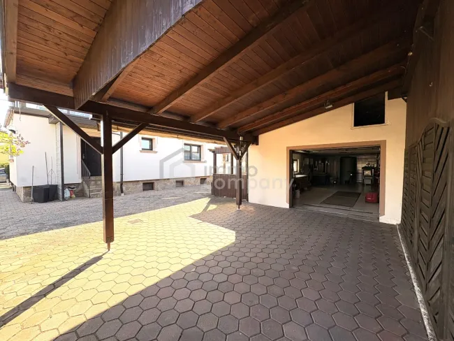Einfamilienhaus mit Garten, Pool & Garage in Laa an der Thaya! - Bild