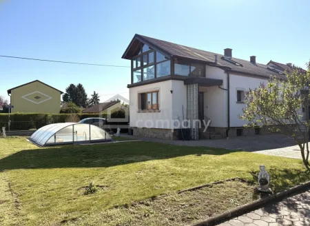 Einfamilienhaus mit Garten, Pool & Garage in Laa an der Thaya!