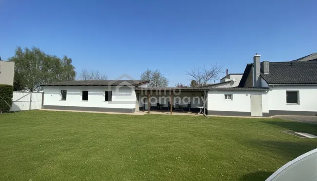 3-Zimmer-Einfamilienhaus mit Pool in 2294 Breitensee - Bild