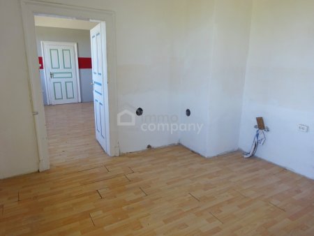 Einmalige Gelegenheit. - Bahnhofsgebäude mit über 10.000m² Grundstück!!!