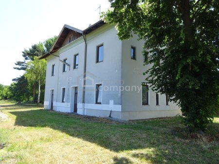 Einmalige Gelegenheit. - Bahnhofsgebäude mit über 10.000m² Grundstück!!!