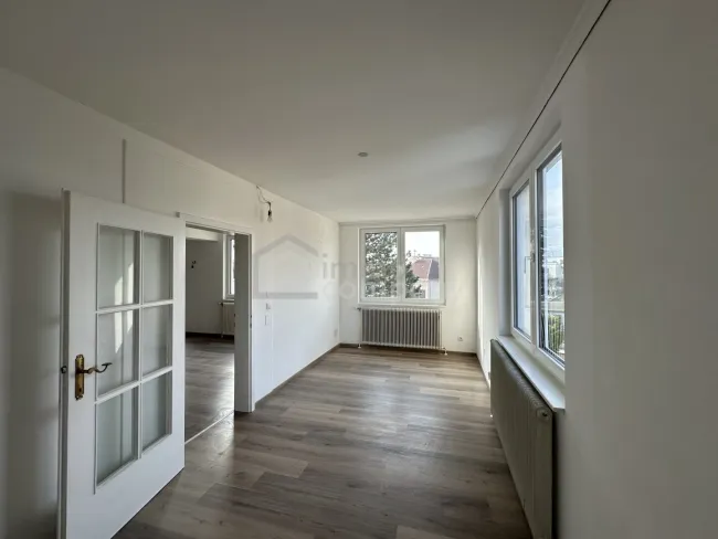 Lichtdurchflutete 3-Zimmer-Wohnung mit 130 m2 und Balkon in 1210 Wien – Ihr neues Zuhause wartet! - Bild