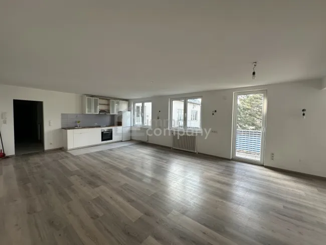 Lichtdurchflutete 3-Zimmer-Wohnung mit 130 m2 und Balkon in 1210 Wien – Ihr neues Zuhause wartet! - Bild