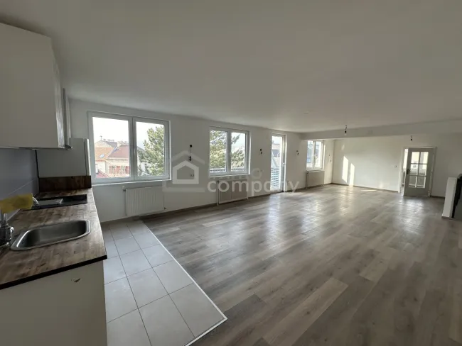 Lichtdurchflutete 3-Zimmer-Wohnung mit 130 m2 und Balkon in 1210 Wien – Ihr neues Zuhause wartet! - Titelbild
