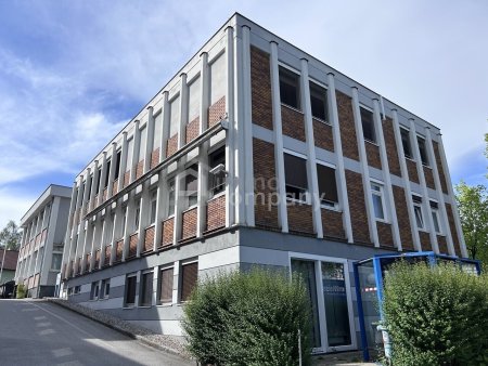 Flexible Bürofläche in Elixhausen - modern, gepflegt und ideal für Coworking - Jetzt mieten für 1.310,00 EUR!