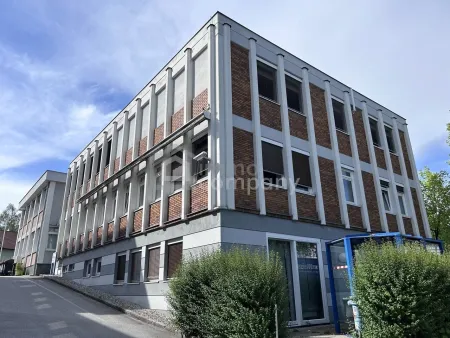 Flexible Bürofläche in Elixhausen - modern, gepflegt und ideal für Coworking - Jetzt mieten für 1.310,00 EUR!