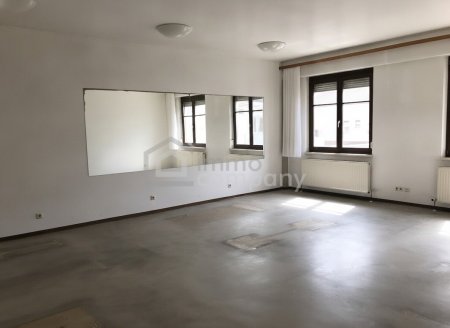 Studio mit Umkleiden / Dusche / WC