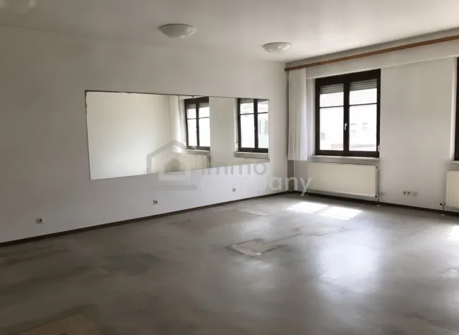 Studio mit Umkleiden / Dusche / WC - Titelbild