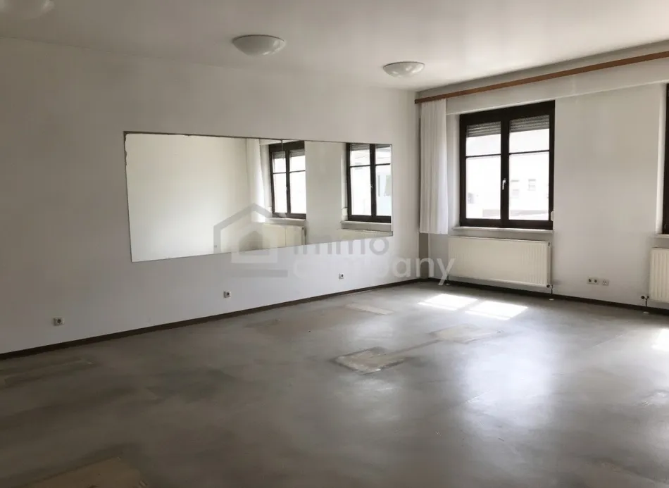 Studio mit Umkleiden / Dusche / WC - Titelbild