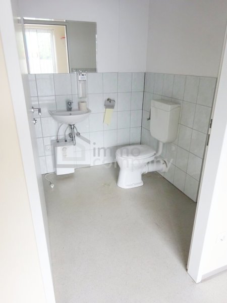 Großzügiges Stockhaus mit Innenhof, Carport, Garten mit Pool!!!