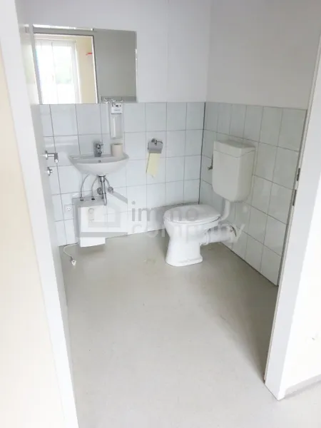 Großzügiges Stockhaus mit Innenhof, Carport, Garten mit Pool!!!