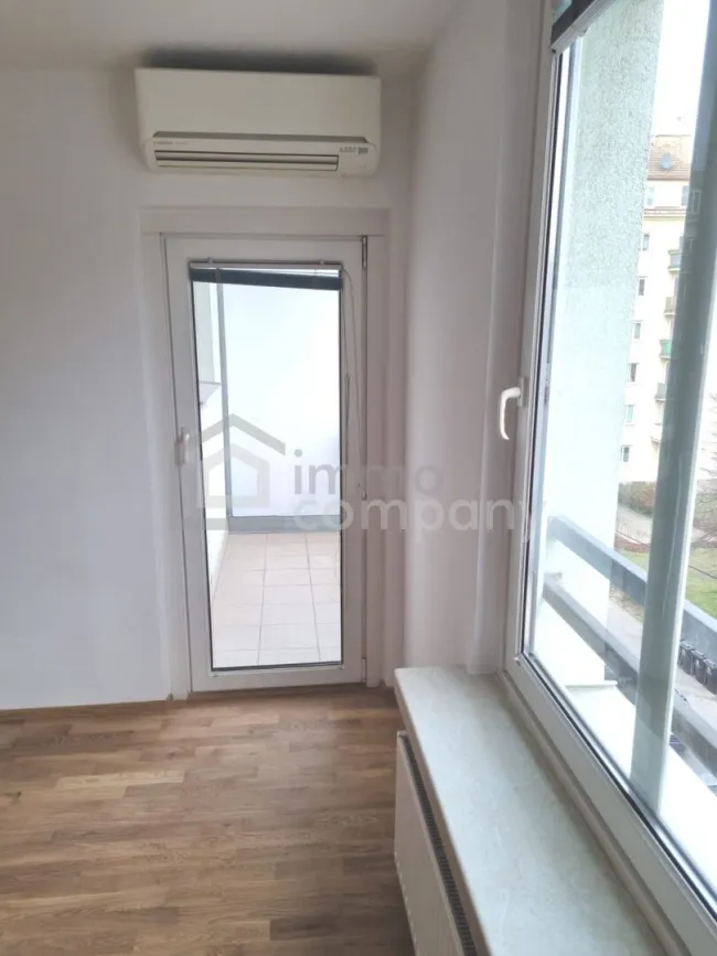 Zimmer 1 mit Blick zu Balkon