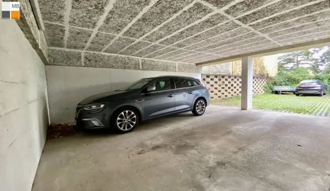 Überdachter Stellplatz