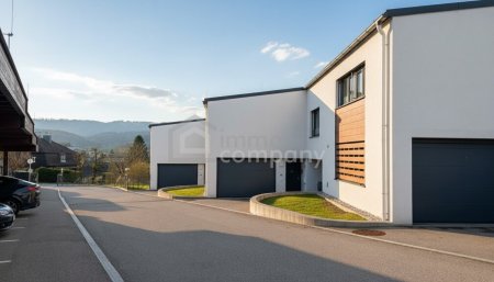 Wunderschöne Wohnung, 5 Zimmer, mit Blick über den glitzernden Attersee, in Seewalchen mit Garten und Sonnenterrasse.