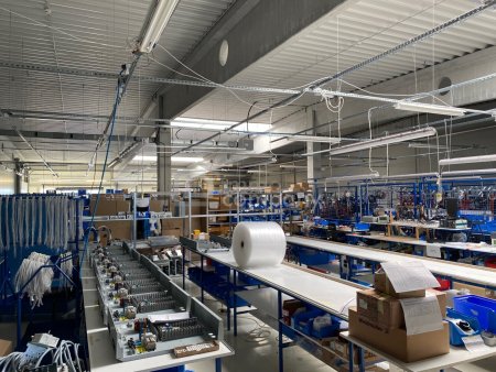 Rendite oder Eigenbedarf, Produktionshallen, Lagerhallen, Bürogebäuden ca.11.000m² Flächen. Vollvermietet. In Hlohovec
