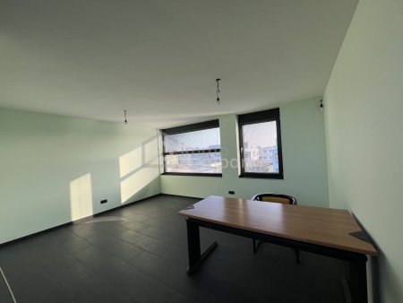 Stilvolles Haus in einer Landhausstadt. 10 Minuten nach Wien.