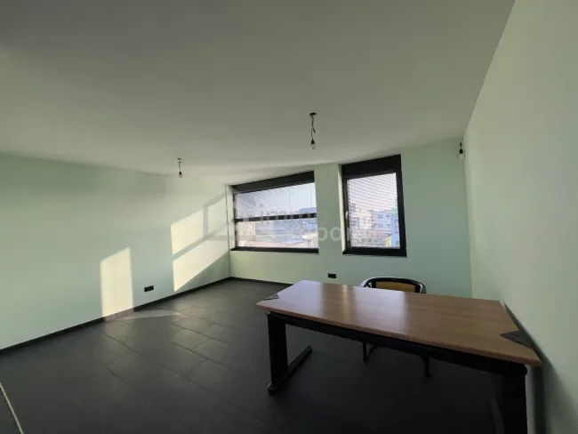 Stilvolles Haus in einer Landhausstadt. 10 Minuten nach Wien. - Bild