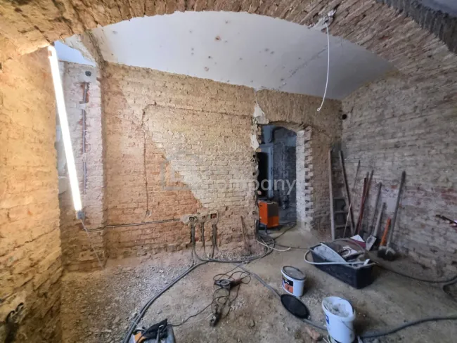 Souterrain Wohnung/Büro in bester Lage mit NIEDRIGEN BK! - Bild