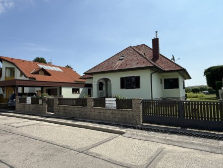 Großzügiges Wohnhaus im begehrten Ungarviertel mit Vollkeller, Garage & Carport zu verkaufen