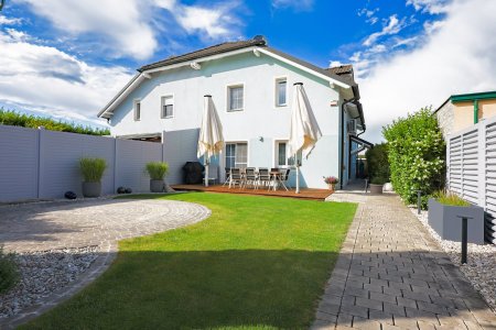 Äußerst gepflegte Doppelhaushälfte mit Doppelcarport, Klimaanlage und viel Stauraum