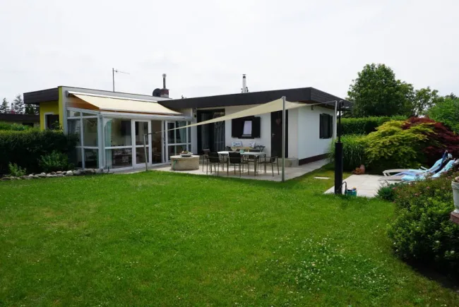 klimatisiertes Ferienhaus mit Wintergarten & Saunahaus – Ihr Rückzugsort in Trausdorf am See - Titelbild