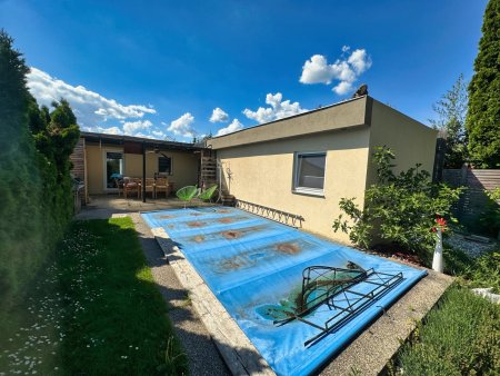modernisierter, winterfester Bungalow mit Garage und Gartenhäuschen auf Pachtgrund in Neufeld am See zu verkaufen