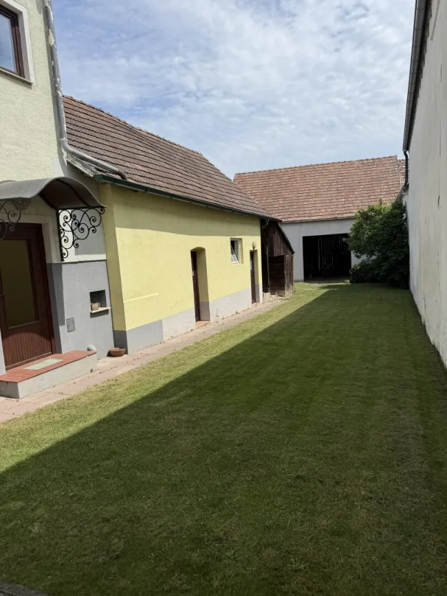 Zweifamilienhaus mit Stadl und großem Potenzial in Pöttsching – auch als großes Einfamilienhaus nutzbar - Bild