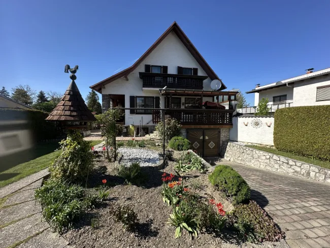 gepflegtes Siedlungshaus mit Vollkeller und Garage zu verkaufen - Bild