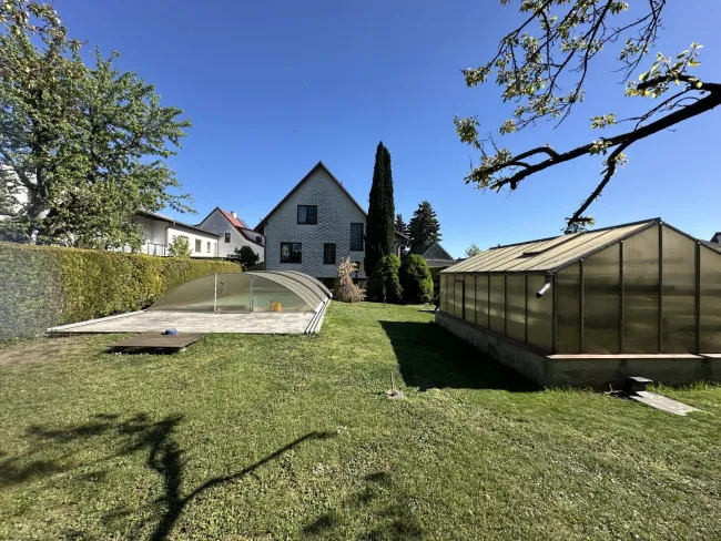 gepflegtes Siedlungshaus mit Vollkeller und Garage zu verkaufen - Bild