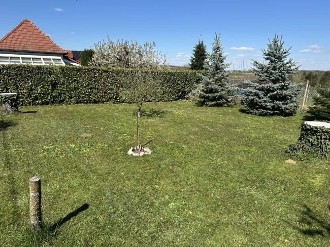 zentrumsnaher Bungalow mit sonnigem Garten zu verkaufen - Bild
