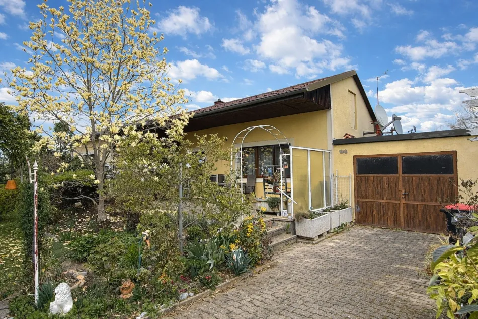 zentrumsnaher Bungalow mit sonnigem Garten zu verkaufen - Titelbild