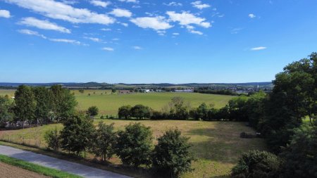 Einmalige Gelegenheit: Großzügiges Baulandgrundstück umgeben von Äckern mit Weitblick. Ideal für den Bau eines Traumhauses in ruhiger, naturnaher Lage