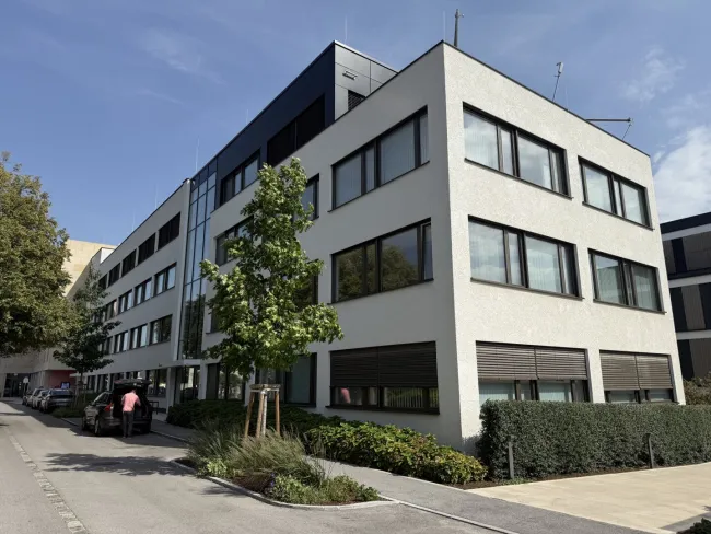 modernes Büro mit über 200 m² in zentrumsnaher Lage zu vermieten - Titelbild