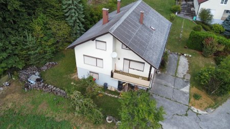 Wohnhaus mit Garage auf traumhaftem Grundstück am Waldrand mit herrlichem Ausblick zu verkaufen